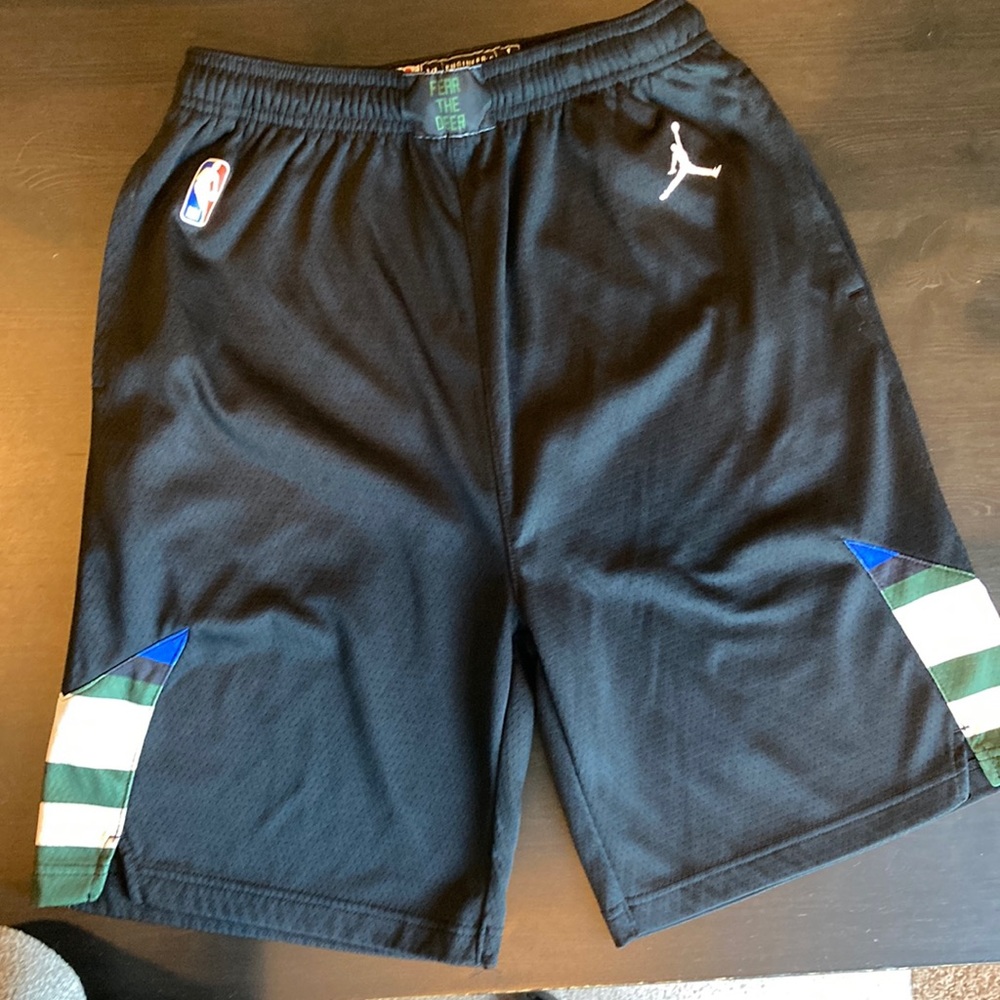 Milwaukee Bucks Fear the Deer Nike shorts youth XL